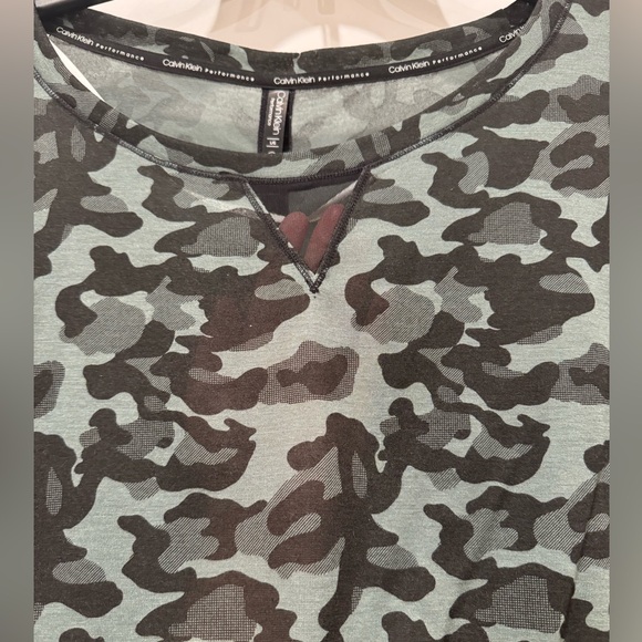 Calvin Klein Performance Camo Long-sleeve Top - Picture 2 of 10
